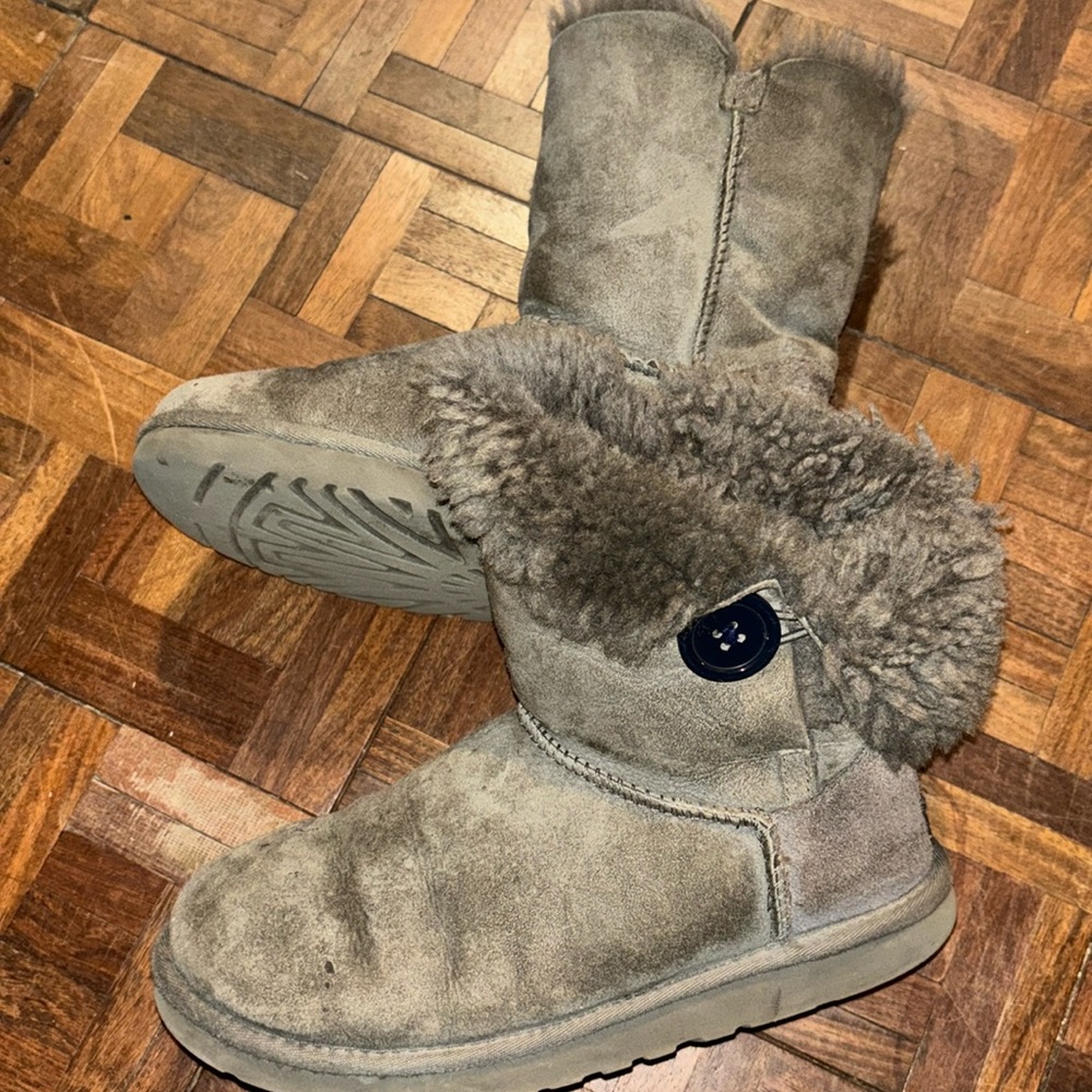 Ugg Bailey button grey boots women’s size 7